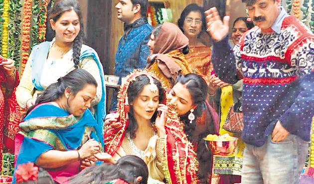 Kangana Ranaut (centre) plays a bride-to-be, surrounded by the chaos of a shaadi ka ghar, in Queen (2013). A wedding used to be seen as too significant an event to outsource. The families made all the arrangements themselves with help from relatives and friends. Kangana Ranaut (centre) plays a bride-to-be, surrounded by the chaos of a shaadi ka ghar, in Queen (2013). A wedding used to be seen as too significant an event to outsource. The families made all the arrangements themselves with help from relatives and friends.