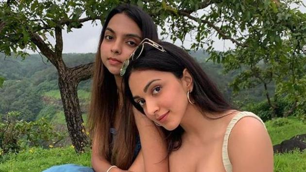 Kiara Advani poses with her sister Ishita.