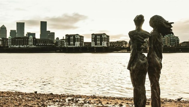 The statue of Anne Bonny and Mary Read, who, according to some historical sources, were lovers while pirates in the Caribbean, was unveiled at Execution Docks.(Instagram)