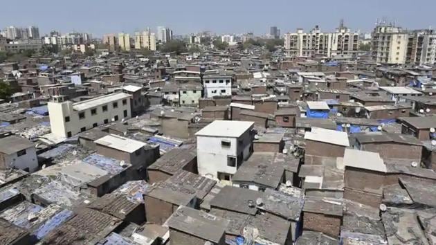 A total of 37% of Mumbai’s households with metal roof structures are exposed to a risk of high rise in temperatures or heat risk post monsoon, stated the study.(HT FILE)