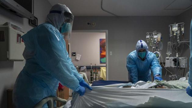 Medical staff move a patient on a bed in the Covid-19 intensive care unit (ICU) at the United Memorial Medical Center in Houston on November 19. American hospitals are reeling as another spike in cases threatens to overwhelm capacity and drive up deaths. Almost 80,000 patients are hospitalized with Covid-19 in the US, Bloomberg reported. (Go Nakamura / Getty Images / AFP) Medical staff move a patient on a bed in the Covid-19 intensive care unit (ICU) at the United Memorial Medical Center in Houston on November 19. American hospitals are reeling as another spike in cases threatens to overwhelm capacity and drive up deaths. Almost 80,000 patients are hospitalized with Covid-19 in the US, Bloomberg reported. (Go Nakamura / Getty Images / AFP)