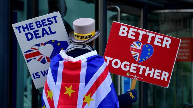 Anti-Brexit protester Steve Bray demonstrates outside of the conference centre where Brexit trade deal negotiations are taking place in London, Britain. (REUTERS) Anti-Brexit protester Steve Bray demonstrates outside of the conference centre where Brexit trade deal negotiations are taking place in London, Britain. (REUTERS)