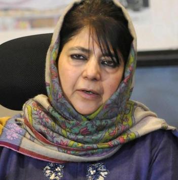 PAGD vice-chairperson Mehbooba Mufti said non-BJP candidates were being treated unfairly.(HT File Photo)