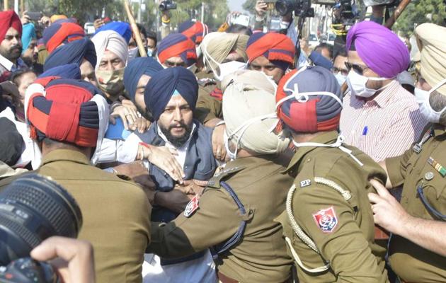 Police dispersing Youth Akali Dal workers protesting against MLA Simarjeet Singh Bains outside his residence in Janta Nagar, Ludhiana, on Friday. (Gurpreet Singh/HT)
