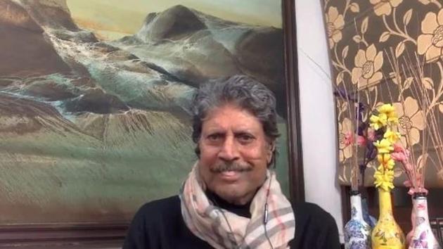While speaking about the current Indian men’s cricket team captain Virat Kohli, Kapil Dev explained one of the many challenges Kohli, 32, will have to deal with. The former World Cup winning captain reckons that every player’s eyesight gets weaker with age, and given Kohli’s fascination towards playing strokes on the leg-side, it promises to put him at more risk of getting out. (HT Photo)