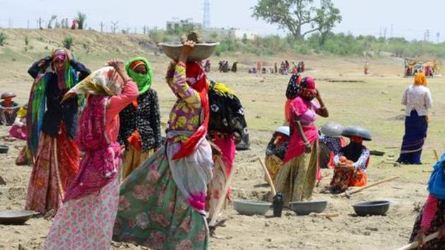 As per Labour Minister Santosh Gangwar, the increase in Consumer Price Index-Agricultural Labourers and Consumer Price Index-Rural Labourer will have a positive impact on the wages of the workers in rural sector.(PTI file photo)