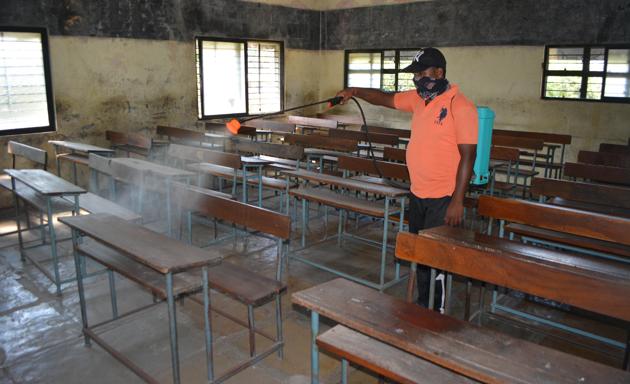The Haryana government closed all schools and colleges till November-end as the state recorded 9,377 new Covid-19 cases in the last four days.(HT Photo) The Haryana government closed all schools and colleges till November-end as the state recorded 9,377 new Covid-19 cases in the last four days.(HT Photo)
