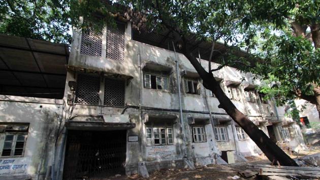 The maternity home at Patharli in Dombivli is shut since last seven years for renovation. (Rishikesh Choudhary/HT photo) The maternity home at Patharli in Dombivli is shut since last seven years for renovation. (Rishikesh Choudhary/HT photo)