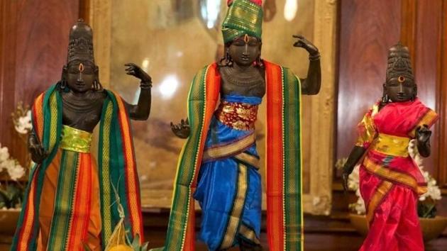 The idols, which were recovered in London, reached the temple on Saturday from Chennai.(Twitter/@TodayBhakti) The idols, which were recovered in London, reached the temple on Saturday from Chennai.(Twitter/@TodayBhakti)