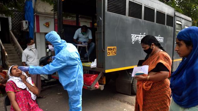 On Friday, an all-time high number of daily tests — 17,260 — were conducted for Covid-19 in Mumbai. (Satish Bate/HT Photo) On Friday, an all-time high number of daily tests — 17,260 — were conducted for Covid-19 in Mumbai. (Satish Bate/HT Photo)