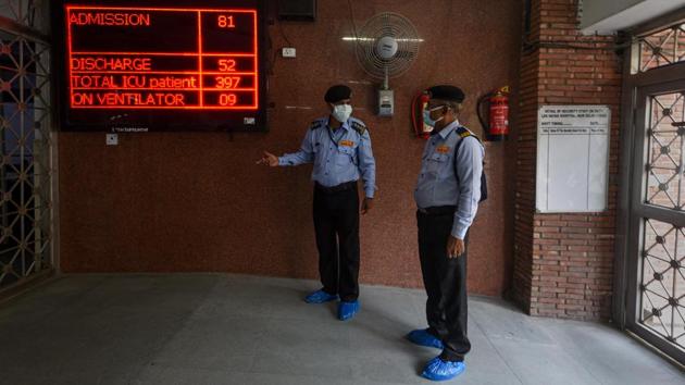 Security guards in conversation near a Covid-19 bulletin board at Lok Nayak Jai Prakash (LNJP) Hospital in New Delhi on November 18. The state government’s Delhi Corona App also showed that 55 per cent of hospital beds earmarked for coronavirus patient were occupied on November 21, while 86.8 per cent intensive care unit (ICU) beds are being used to give care to patients with a severe level of infection, HT reported. (Biplov Bhuyan / HT Photo) Security guards in conversation near a Covid-19 bulletin board at Lok Nayak Jai Prakash (LNJP) Hospital in New Delhi on November 18. The state government’s Delhi Corona App also showed that 55 per cent of hospital beds earmarked for coronavirus patient were occupied on November 21, while 86.8 per cent intensive care unit (ICU) beds are being used to give care to patients with a severe level of infection, HT reported. (Biplov Bhuyan / HT Photo)