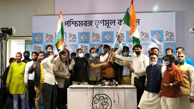 Anwar Pasha, the main functionary of the AIMIM in Bengal, and several other members from different districts joined the TMC on Monday in Kolkata. (TMC MEDIA CELL.) Anwar Pasha, the main functionary of the AIMIM in Bengal, and several other members from different districts joined the TMC on Monday in Kolkata. (TMC MEDIA CELL.)