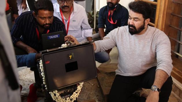 Mohanlal on the sets of Malayalam film Aaraattu. Mohanlal on the sets of Malayalam film Aaraattu.