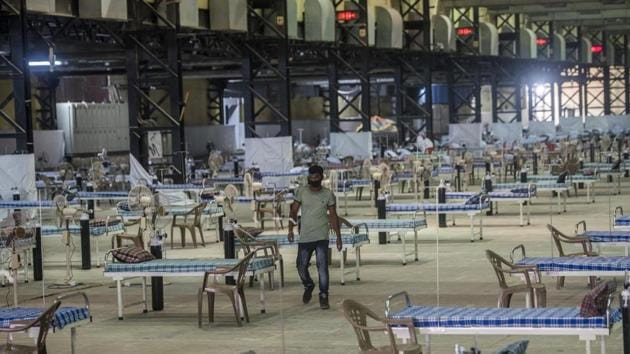 The first sample was given when patients were admitted to the NESCO Covid-19 centre at Goregaon, while the second one was given after their recovery. (HT FILE)