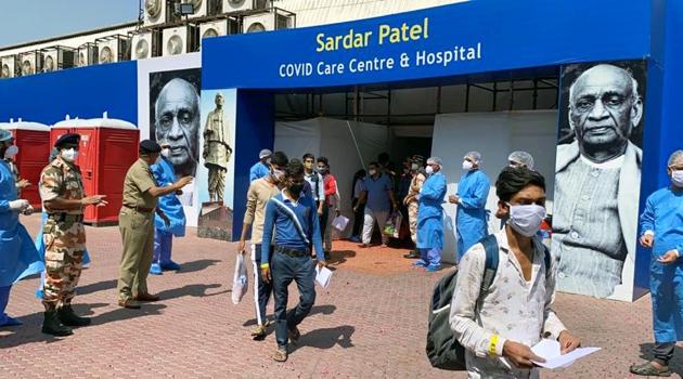 The Indo-Tibetan Border Police (ITBP) too has pitched in by announcing that they are increasing the number of beds at Sardar Patel Covid Care Centre and Hospital at Radha Soami Satsang Beas in Delhi’s Chhatarpur.(ANI file photo) The Indo-Tibetan Border Police (ITBP) too has pitched in by announcing that they are increasing the number of beds at Sardar Patel Covid Care Centre and Hospital at Radha Soami Satsang Beas in Delhi’s Chhatarpur.(ANI file photo)