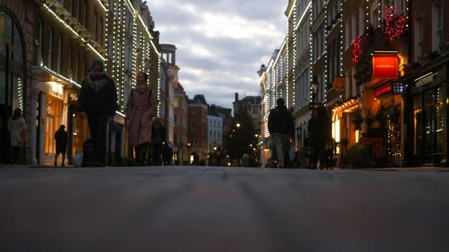 Pedestrian pass shops in central London, UK., on Monday, Nov. 23, 2020.(Bloomberg) Pedestrian pass shops in central London, UK., on Monday, Nov. 23, 2020.(Bloomberg)