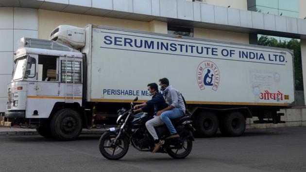 Men ride on a motorbike past a supply truck of India's Serum Institute, the world's largest maker of vaccines, which is working on a vaccine against the coronavirus disease (Covid-19) in Pune, India, May 18, 2020.(Reuters photo) Men ride on a motorbike past a supply truck of India's Serum Institute, the world's largest maker of vaccines, which is working on a vaccine against the coronavirus disease (Covid-19) in Pune, India, May 18, 2020.(Reuters photo)