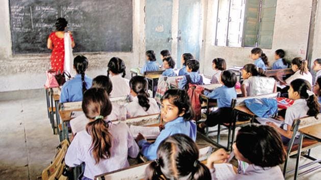 Primary schools for Classes 1 to 5 are supposed to reopen from December 14 but now, the government has rescheduled them to the third week of January.(HT PHOTO.) Primary schools for Classes 1 to 5 are supposed to reopen from December 14 but now, the government has rescheduled them to the third week of January.(HT PHOTO.)