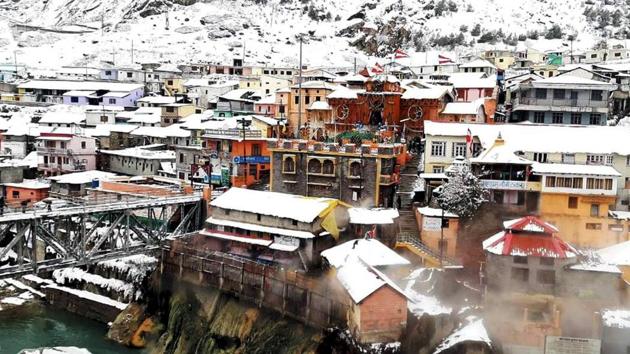 Fresh snowfall at Badiranath Dham, in Chamoli district of Uttarakhand, earlier last week.(File photo) Fresh snowfall at Badiranath Dham, in Chamoli district of Uttarakhand, earlier last week.(File photo)