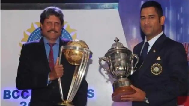 File image of Kapil Dev and MS Dhoni.(PTI)