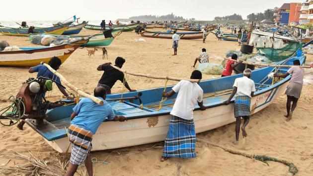 Fishermen shift their boats to safety following an alert about Cyclone Nivar in Tamil Nadu’s Mamallapuram on Monday.(PTI Photo)