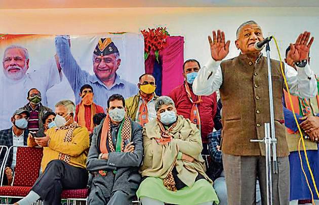 Minister of state for road transport general VK Singh addressing a public rally ahead of DDC polls in Jammu on Tuesday.(PTI)