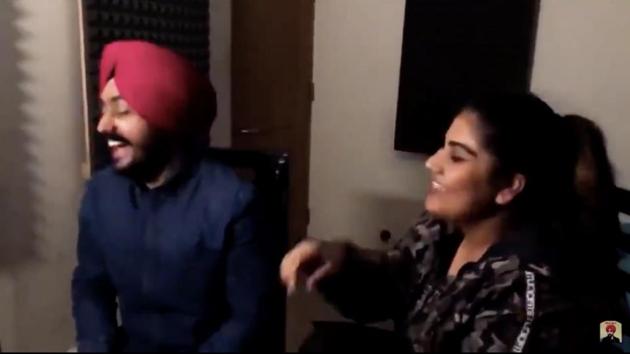 The image shows musicians Manavgeet Gill and Simran Kaur. (Twitter/@anandmahindra) The image shows musicians Manavgeet Gill and Simran Kaur. (Twitter/@anandmahindra)