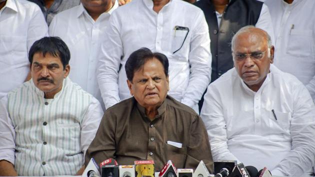 In this file picture from 2019, Congress leader Ahmed Patel flanked by KC Venugopal Rao and Mallikarjun Kharge (R) addresses a press conference, in Mumbai.(PTI)