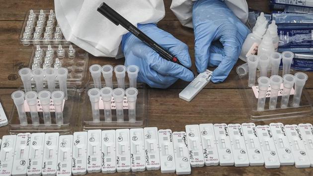 A health worker sorts samples obtained from passengers for the Covid-19 tests at Bandra Terminus Railway Station in Mumbai on November 25. India’s active caseload has shot up to 4,44,746, after an increase of 6,079 cases from November 24. It has however remained below the five lakh mark for the 15th consecutive day now, and accounts for 4.82% of the total cases, Health Ministry data stated. (Kunal Patil / PTI) A health worker sorts samples obtained from passengers for the Covid-19 tests at Bandra Terminus Railway Station in Mumbai on November 25. India’s active caseload has shot up to 4,44,746, after an increase of 6,079 cases from November 24. It has however remained below the five lakh mark for the 15th consecutive day now, and accounts for 4.82% of the total cases, Health Ministry data stated. (Kunal Patil / PTI)
