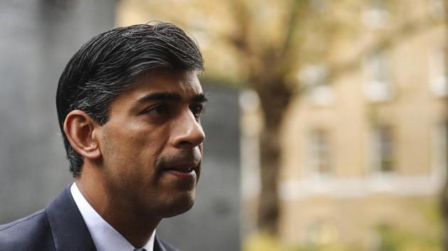 Britain will borrow almost 400 billion pounds this year to pay for the massive coronavirus hit to its economy, finance minister Rishi Sunak said on Wednesday(Bloomberg) Britain will borrow almost 400 billion pounds this year to pay for the massive coronavirus hit to its economy, finance minister Rishi Sunak said on Wednesday(Bloomberg)