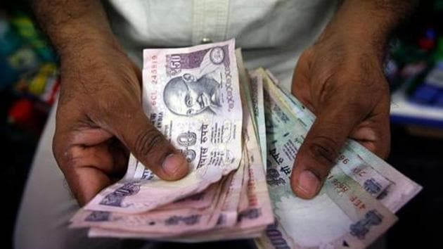 The four policemen from Mumbai allegedly demanded Rs 2 lakh from a landlord in Jaipur not to arrest him.(Representative image/REUTERS) The four policemen from Mumbai allegedly demanded Rs 2 lakh from a landlord in Jaipur not to arrest him.(Representative image/REUTERS)