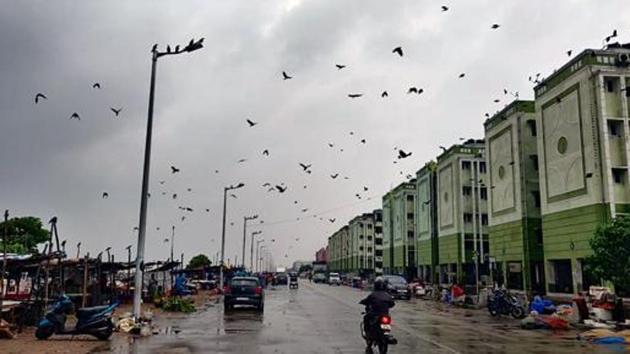 Dark Clouds hover over the city as Cyclone Nivar to cross the state, in Chennai.(ANI)