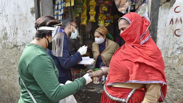 A surveyor checks the blood oxygen levels of a woman during a door to door Covid-19 survey in New Delhi on November 24. India latest spike of 44,376 cases of the coronavirus disease (Covid-19) over the past 24 hours has taken the country’s infection tally past 9.22 million, figures from the Union Health Ministry showed on November 25. (Ajay Aggarwal /HT Photo) A surveyor checks the blood oxygen levels of a woman during a door to door Covid-19 survey in New Delhi on November 24. India latest spike of 44,376 cases of the coronavirus disease (Covid-19) over the past 24 hours has taken the country’s infection tally past 9.22 million, figures from the Union Health Ministry showed on November 25. (Ajay Aggarwal /HT Photo)