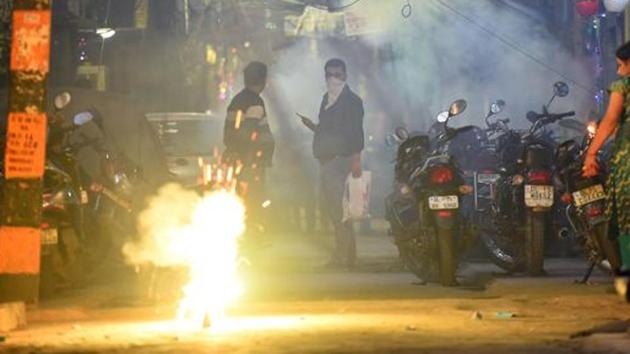 People buring firecrackers on Diwali in Pandav Nagar adding to the pollution in New Delhi.(Raj K Raj/HT PHOTO)