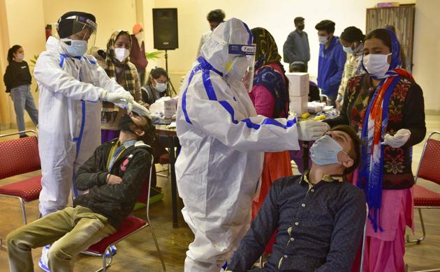 Covid testing being conducted at Punjab College of Technical Education in Ludhiana on Wednesday.(Gurpreet Singh/HY)