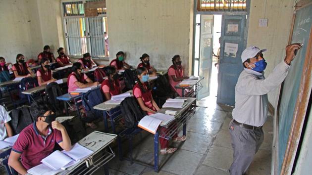 The syllabus reforms committee, the secondary board and higher secondary councils have suggested changes in the Madhyamik (class 10) and Uchha Madhyamik (class 12) curriculum for the 2020-21 academic year due to the COVID-19 situation.(HT file) The syllabus reforms committee, the secondary board and higher secondary councils have suggested changes in the Madhyamik (class 10) and Uchha Madhyamik (class 12) curriculum for the 2020-21 academic year due to the COVID-19 situation.(HT file)