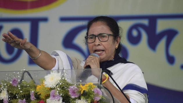 West Bengal chief minister Mamata Banerjee addresses a public meeting in Bankura district on Wednesday.(PTI PHOTO.) West Bengal chief minister Mamata Banerjee addresses a public meeting in Bankura district on Wednesday.(PTI PHOTO.)