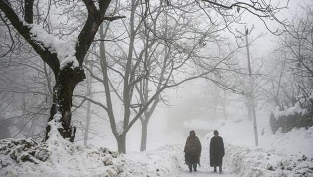 The officials added that a ‘low danger’ warning was issued for the higher reaches of Poonch, Rajouri, Ramban, Doda, Anantnag, Kulgam, Baramulla, Ganderbal and Leh districts of the UT.(PTI file photo) The officials added that a ‘low danger’ warning was issued for the higher reaches of Poonch, Rajouri, Ramban, Doda, Anantnag, Kulgam, Baramulla, Ganderbal and Leh districts of the UT.(PTI file photo)