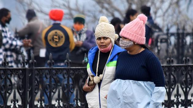 People walk in the cold weather on The Ridge in Shimla on Wednesday. (Deepak Sansta/HT) People walk in the cold weather on The Ridge in Shimla on Wednesday. (Deepak Sansta/HT)