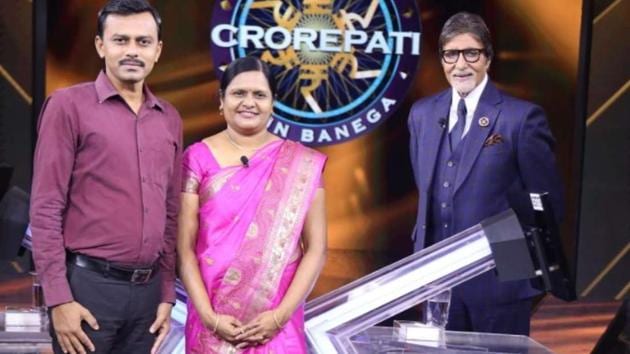 KBC 12: Anupa Das with Amitabh Bachchan after winning <span class='webrupee'>?</span>1 crore in the show.