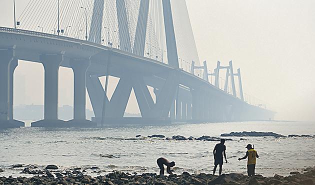 SAFAR had predicted AQI to worsen after a change in wind direction(Satish Bate/HT Photo)