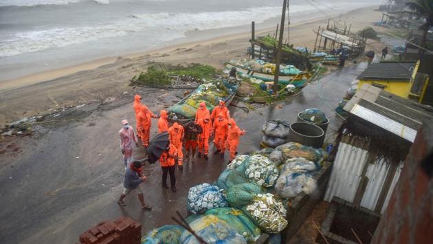 Photos: Cyclone Nivar Makes Landfall In Tamil Nadu And Puducherry ...