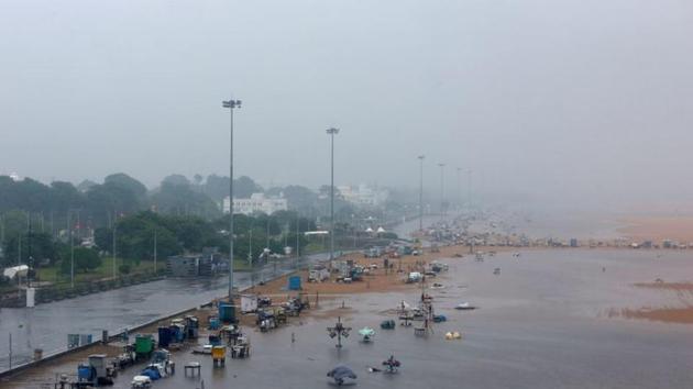 A deserted, inundated Marina beach in Chennai on Wednesday.(REUTERS) A deserted, inundated Marina beach in Chennai on Wednesday.(REUTERS)