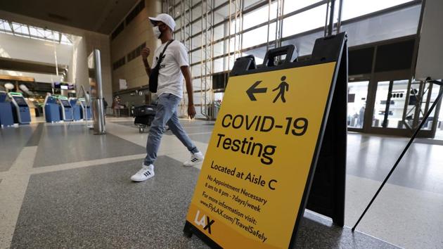 About 1 million people per day passed through US airport checkpoints from Friday through Tuesday, a drop-off of around 60% from the same time a year ago(REUTERS) About 1 million people per day passed through US airport checkpoints from Friday through Tuesday, a drop-off of around 60% from the same time a year ago(REUTERS)