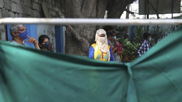 People wait to give their nasal swab sample at a Covid-19 testing center in Hyderabad, India, Tuesday, Nov. 24, 2020.(AP photo) People wait to give their nasal swab sample at a Covid-19 testing center in Hyderabad, India, Tuesday, Nov. 24, 2020.(AP photo)