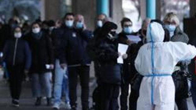 People line up to get tested for coronavirus.(AP) People line up to get tested for coronavirus.(AP)