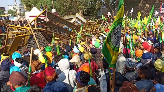 Agitating farmers from Punjab, Haryana, Uttarakhand and Uttar Pradesh are on their way to the national Capital as part of their ‘Dilli Chalo’ agitation.(HT Photo) Agitating farmers from Punjab, Haryana, Uttarakhand and Uttar Pradesh are on their way to the national Capital as part of their ‘Dilli Chalo’ agitation.(HT Photo)
