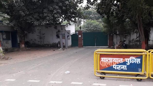 Rabri Devi’s official residence on 10, Circular Road, Patna, wears a deserted look on November 27.(Sourced)