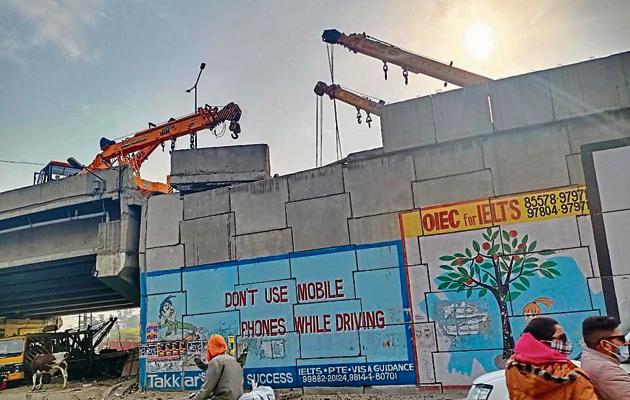 Repair work in progress at the Panipat-Jalandhar National Highway (NH-44) in Khanna. (HT photo) Repair work in progress at the Panipat-Jalandhar National Highway (NH-44) in Khanna. (HT photo)