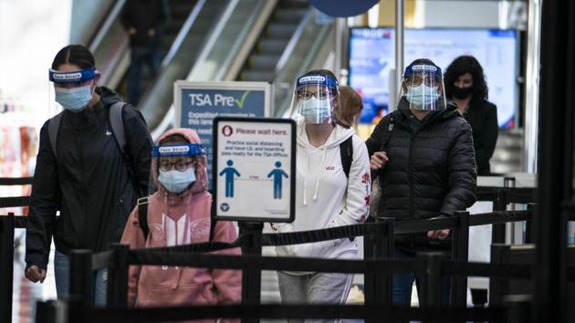Millions of Americans bought tickets to fly somewhere for the holiday, crowding airports despite pleas from officials to avoid travel and gatherings(Bloomberg) Millions of Americans bought tickets to fly somewhere for the holiday, crowding airports despite pleas from officials to avoid travel and gatherings(Bloomberg)